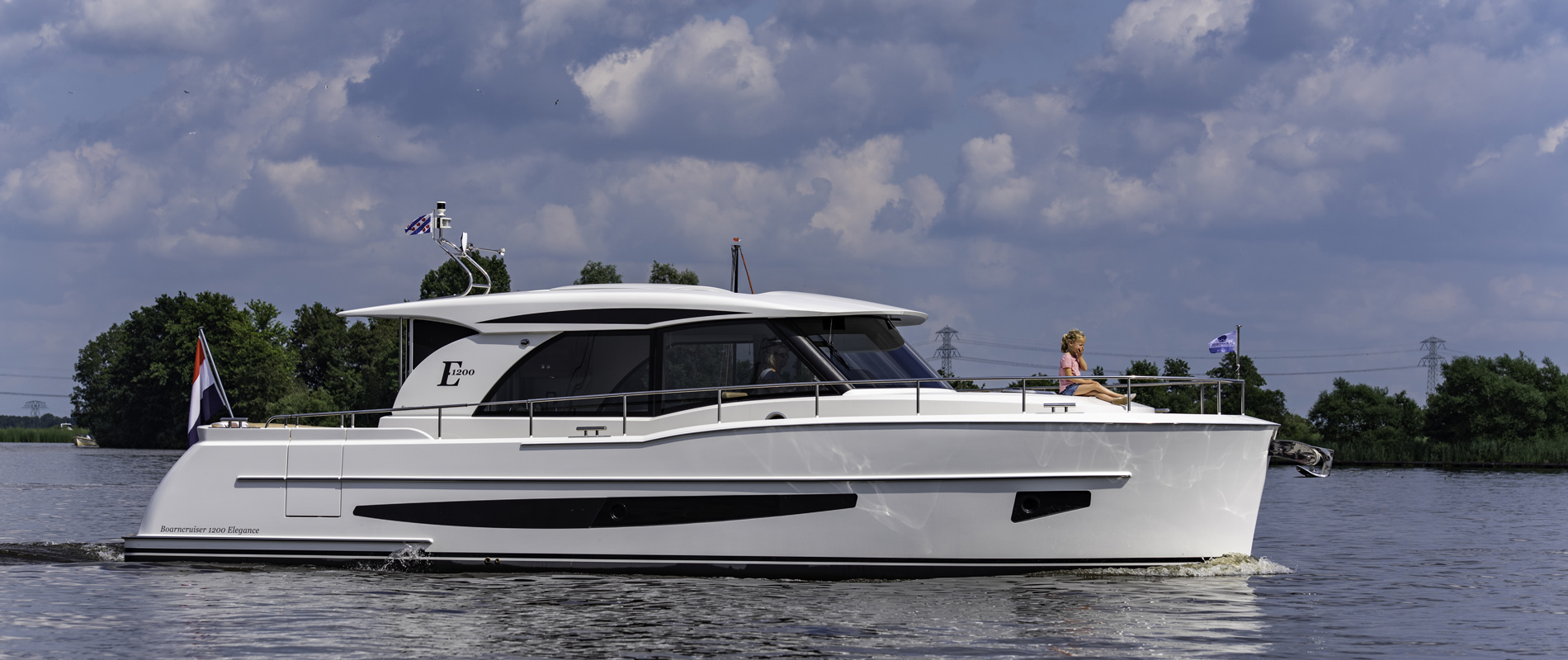 Zijaanzicht van een Boarncruiser 1200 Elegance